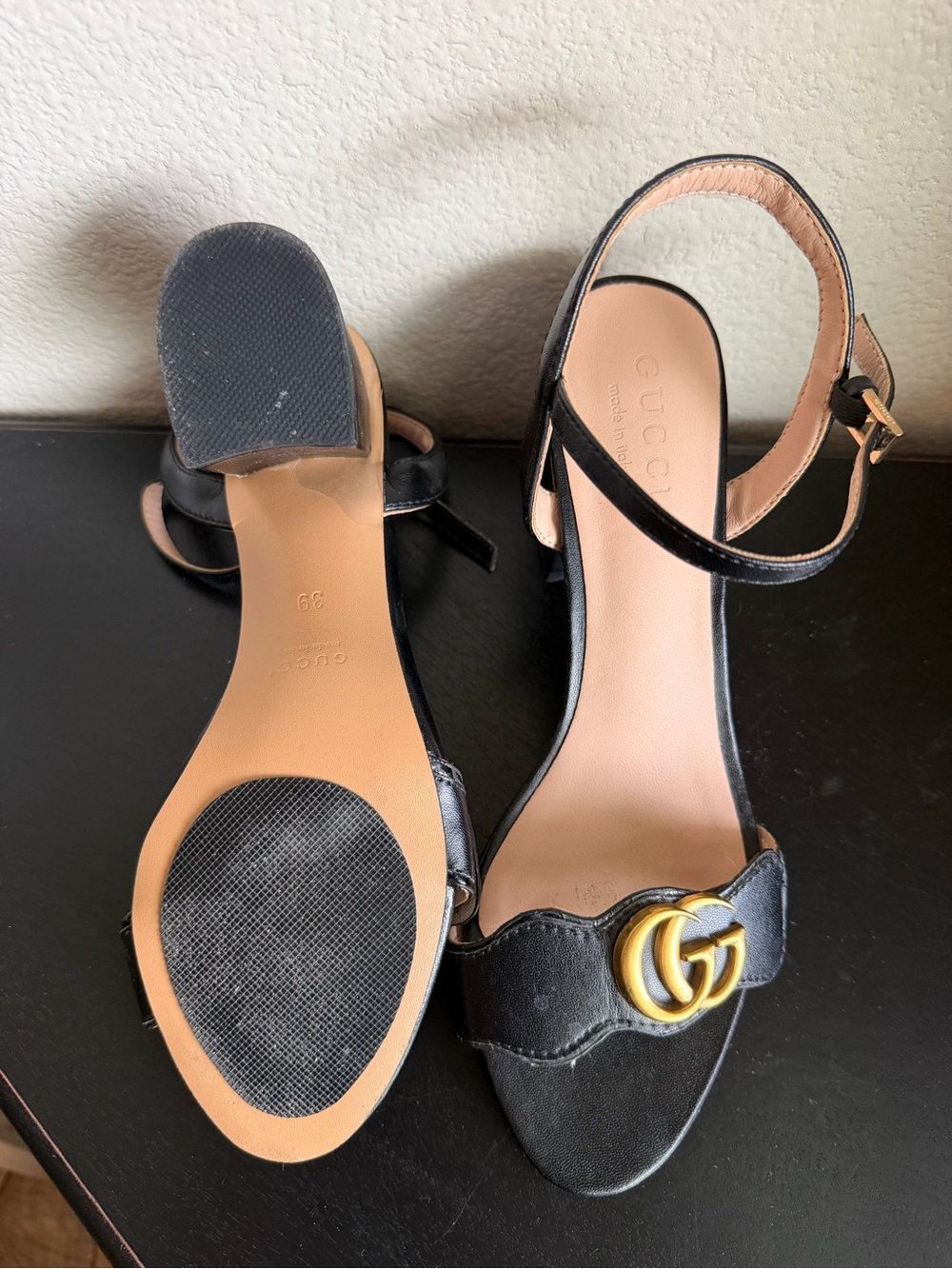 Source Unknown Black Leather Block Heel Sandals with Gold GG 39 Cute - Picture 5 of 6